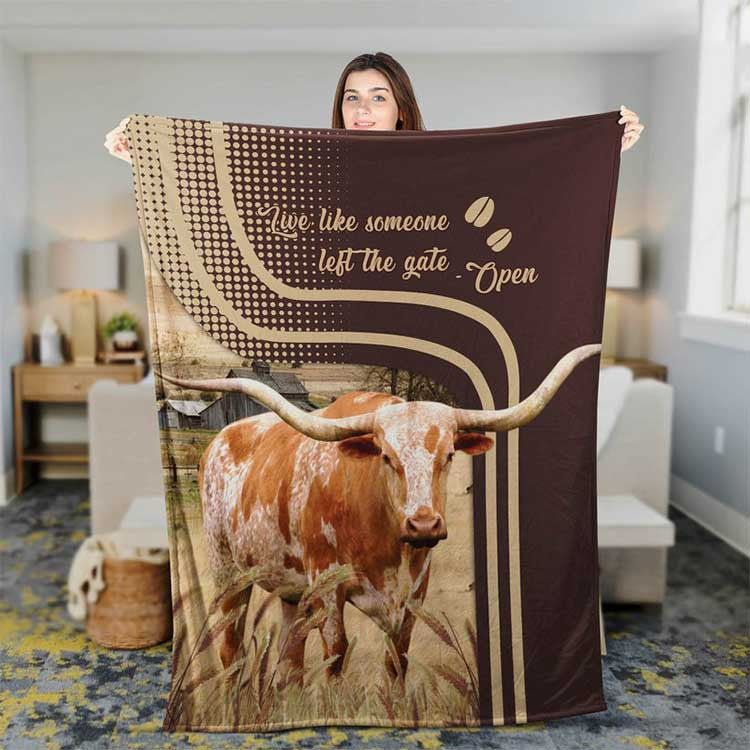 Dilypod Personalized Texas Longhorn Cattle In Field Farmhouse Blanket